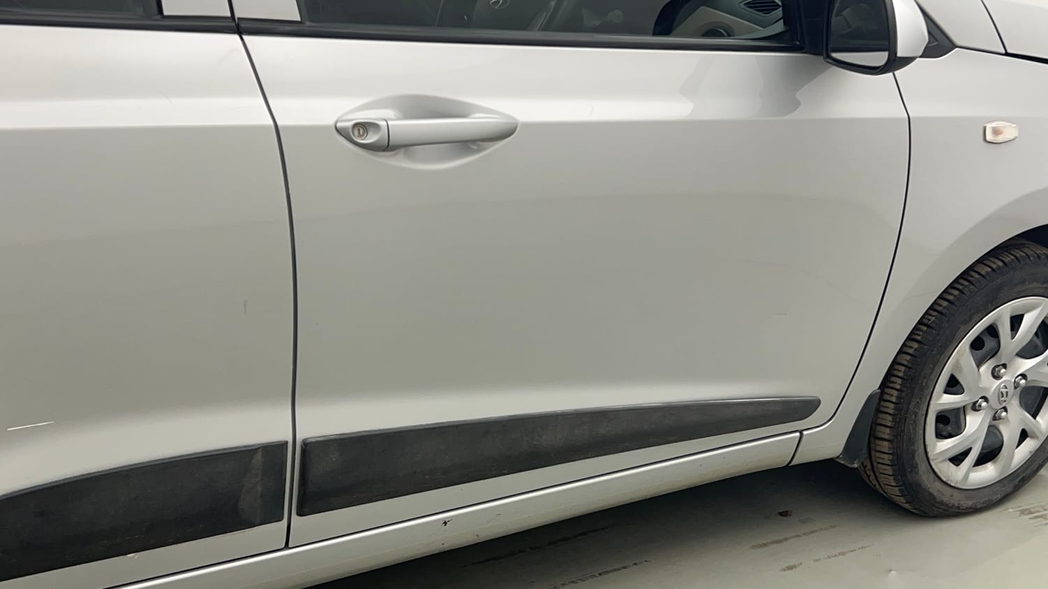Used 2017 Hyundai Grand i10 Sportz 1.2 Kappa VTVT Petrol Manual dents MINOR DENT