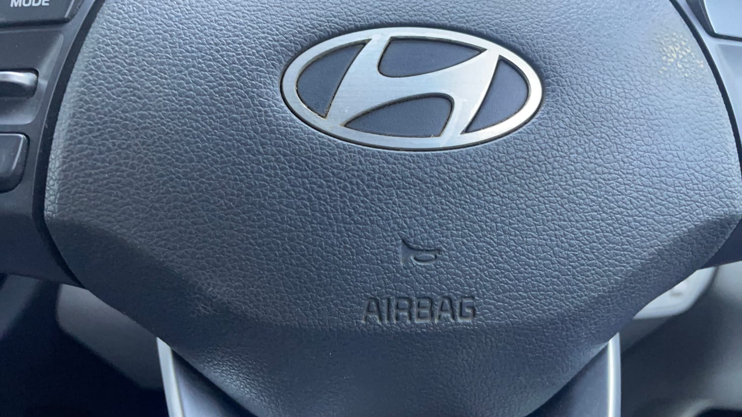 Used 2023 Hyundai Aura SX 1.2 CNG Cng Manual top_features Airbags