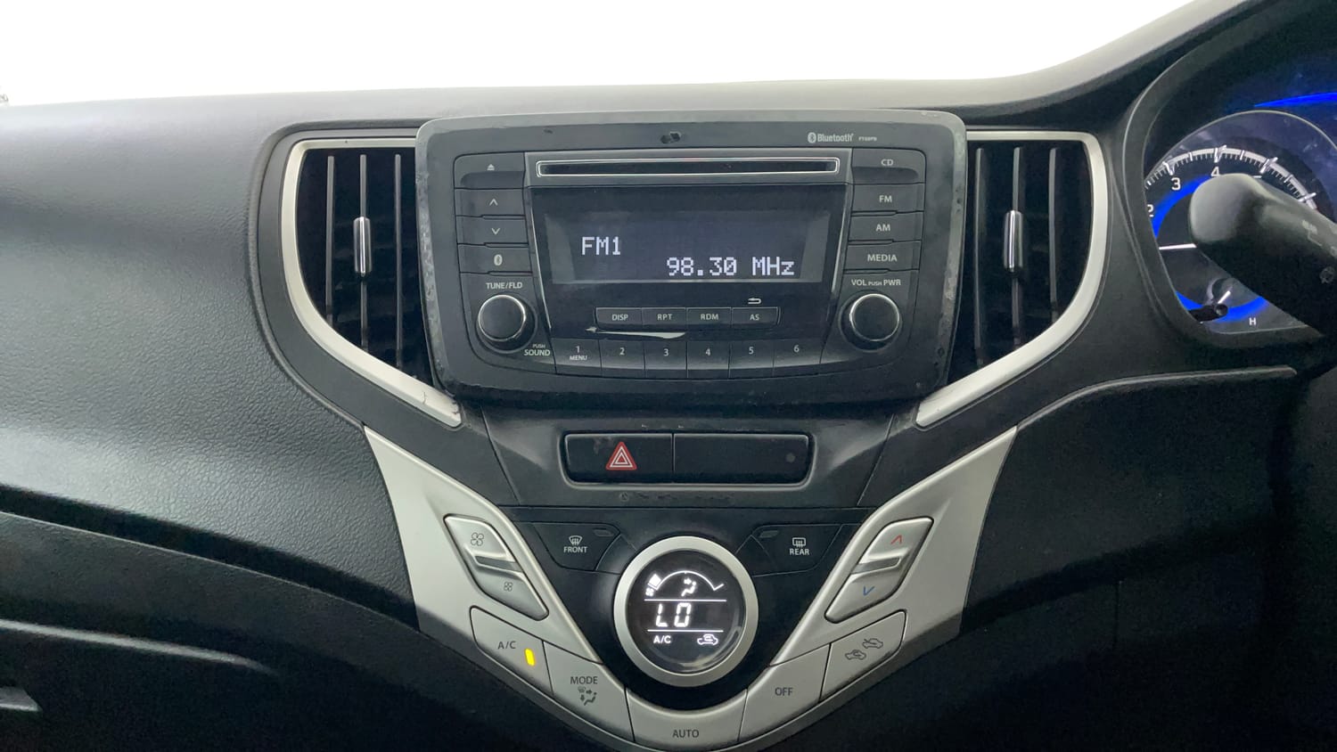 Used 2017 Maruti Suzuki Baleno Delta 1.2 Petrol Manual interior MUSIC SYSTEM & AC CONTROL VIEW