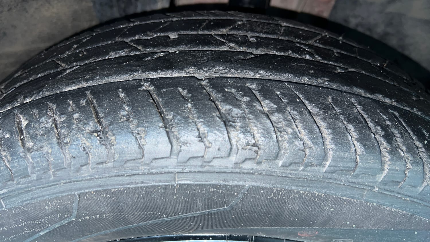Used 2022 Nissan Magnite XV Turbo CVT Petrol Automatic tyres RIGHT FRONT TYRE TREAD VIEW