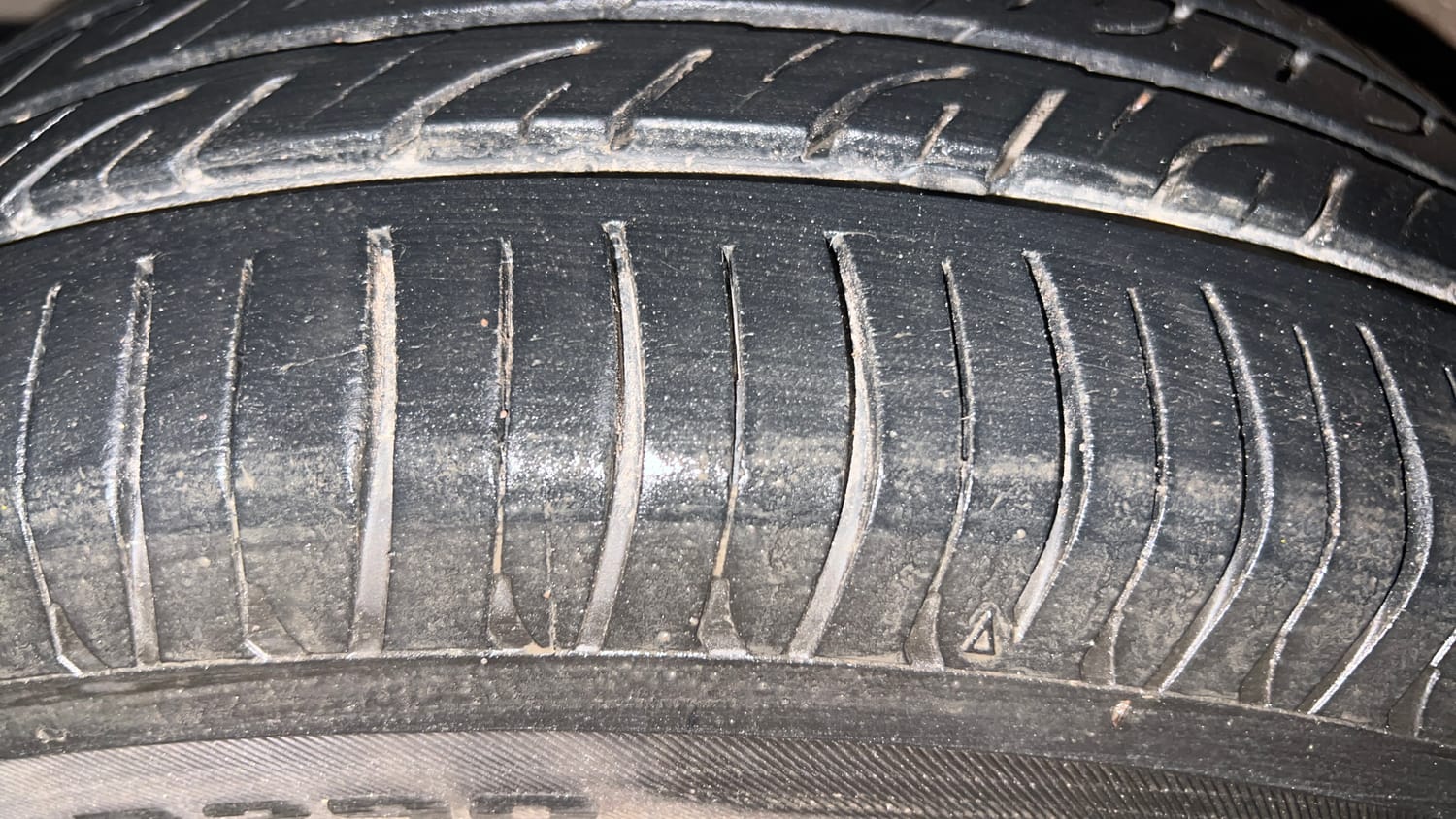 Used 2016 Mahindra KUV100 K6+ 6 STR Petrol Manual tyres LEFT FRONT TYRE TREAD VIEW