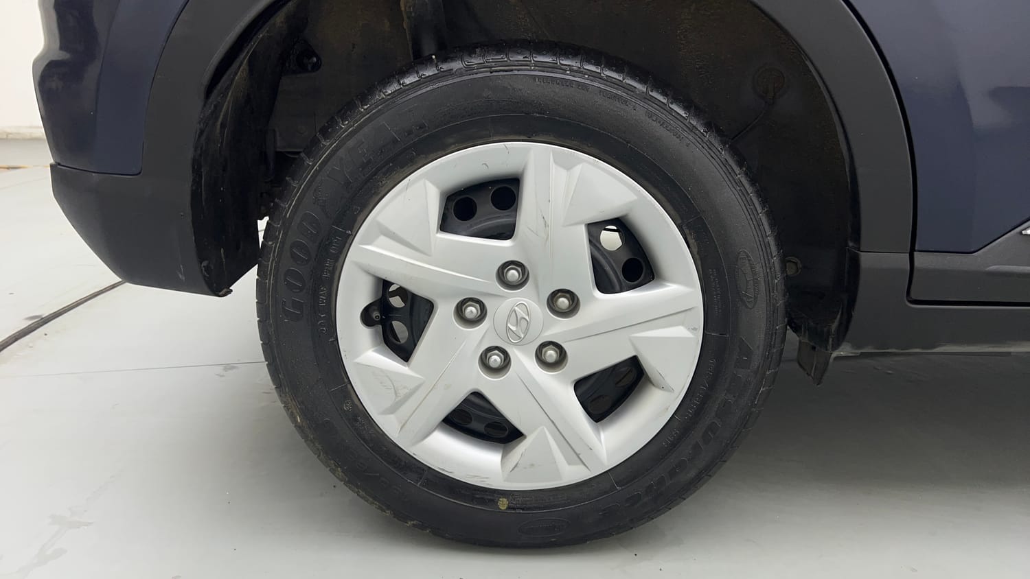Used 2021 Hyundai Venue S Plus 1.2 Petrol Petrol Manual tyres RIGHT REAR TYRE RIM VIEW
