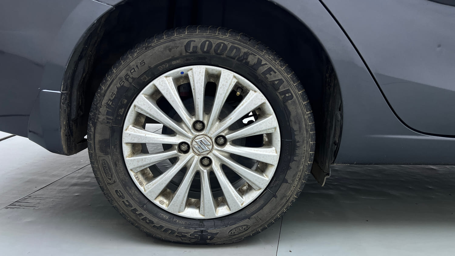 Used 2022 Maruti Suzuki Ciaz Zeta 1.5 Petrol Manual tyres RIGHT REAR TYRE RIM VIEW