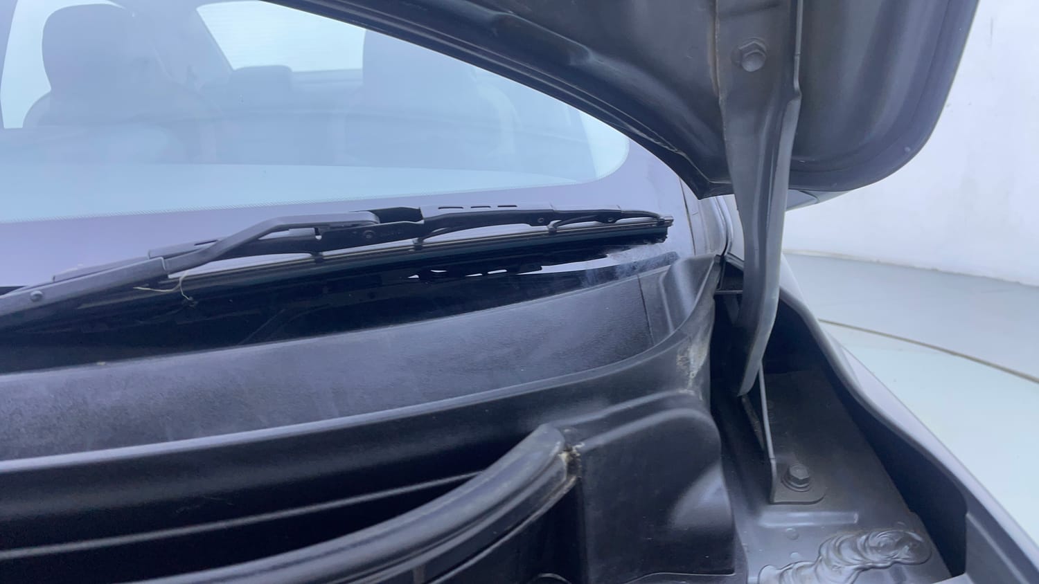 Used 2023 Hyundai Aura SX 1.2 CNG Cng Manual engine ENGINE LEFT SIDE HINGE & APRON VIEW