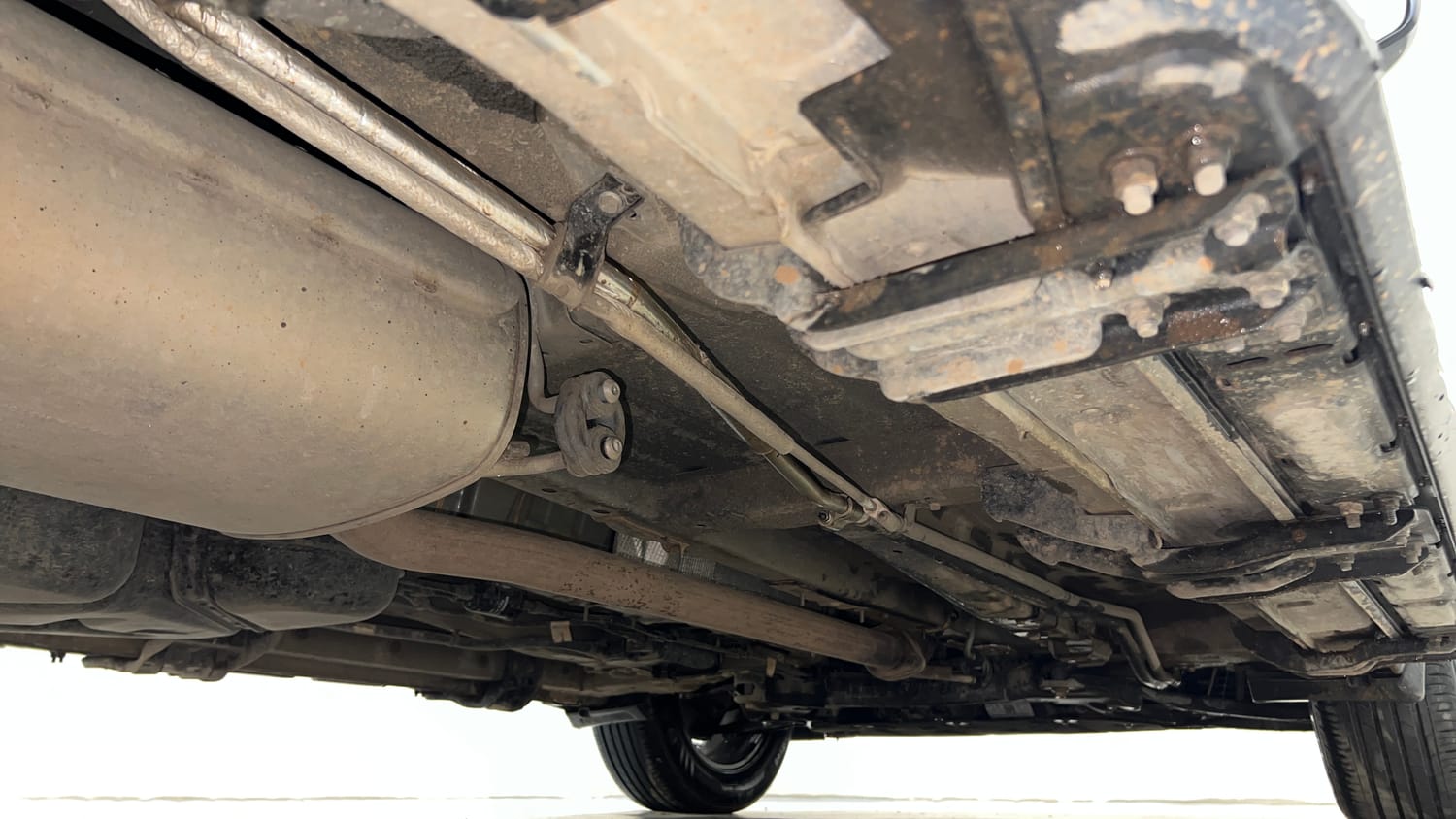 Used 2021 Mahindra XUV700 AX 7 Petrol AT 7 STR Petrol Automatic extra REAR RIGHT UNDERBODY VIEW