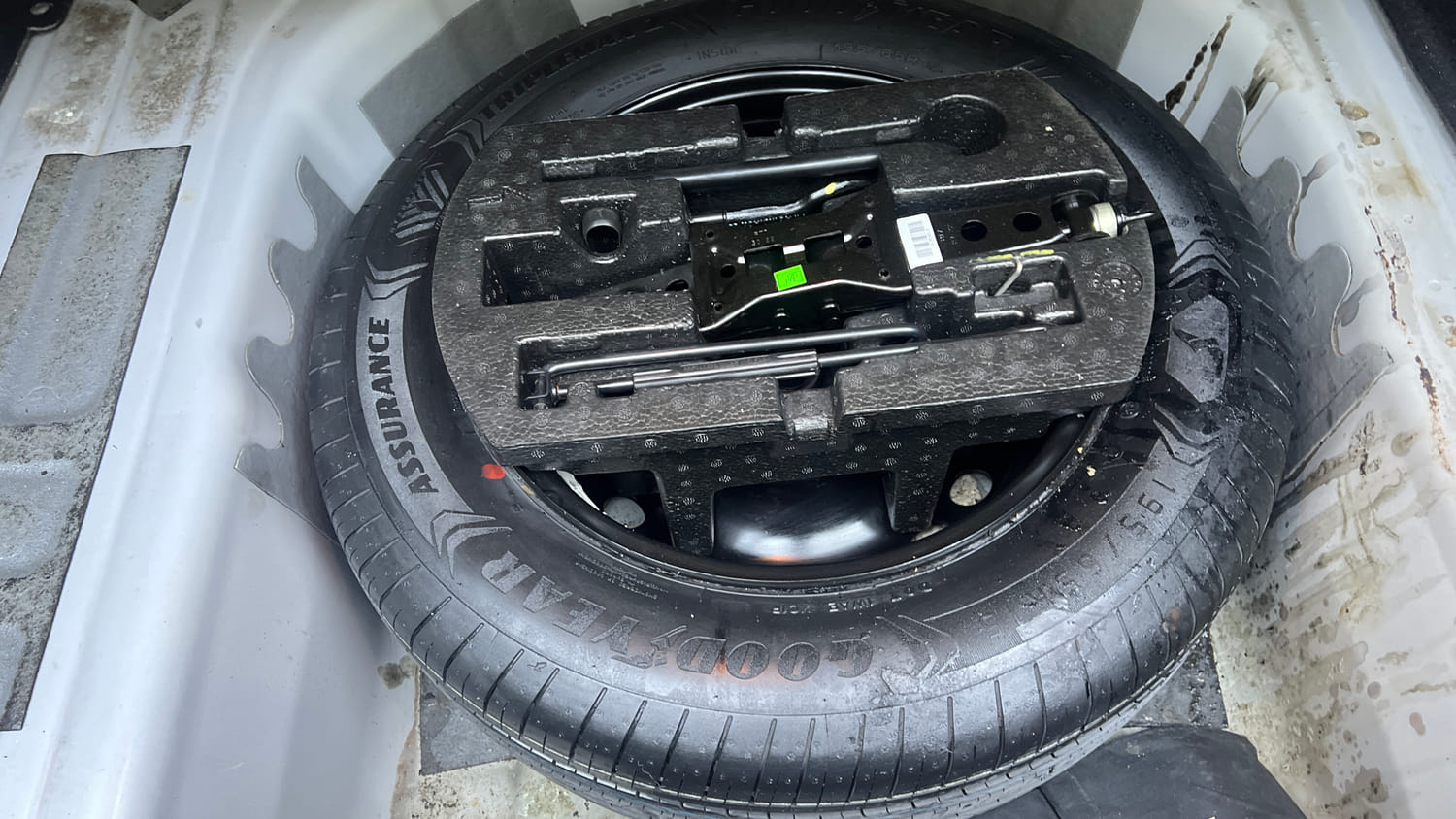Used 2023 Skoda Slavia Ambition 1.0L TSI AT Petrol Automatic tyres SPARE TYRE VIEW