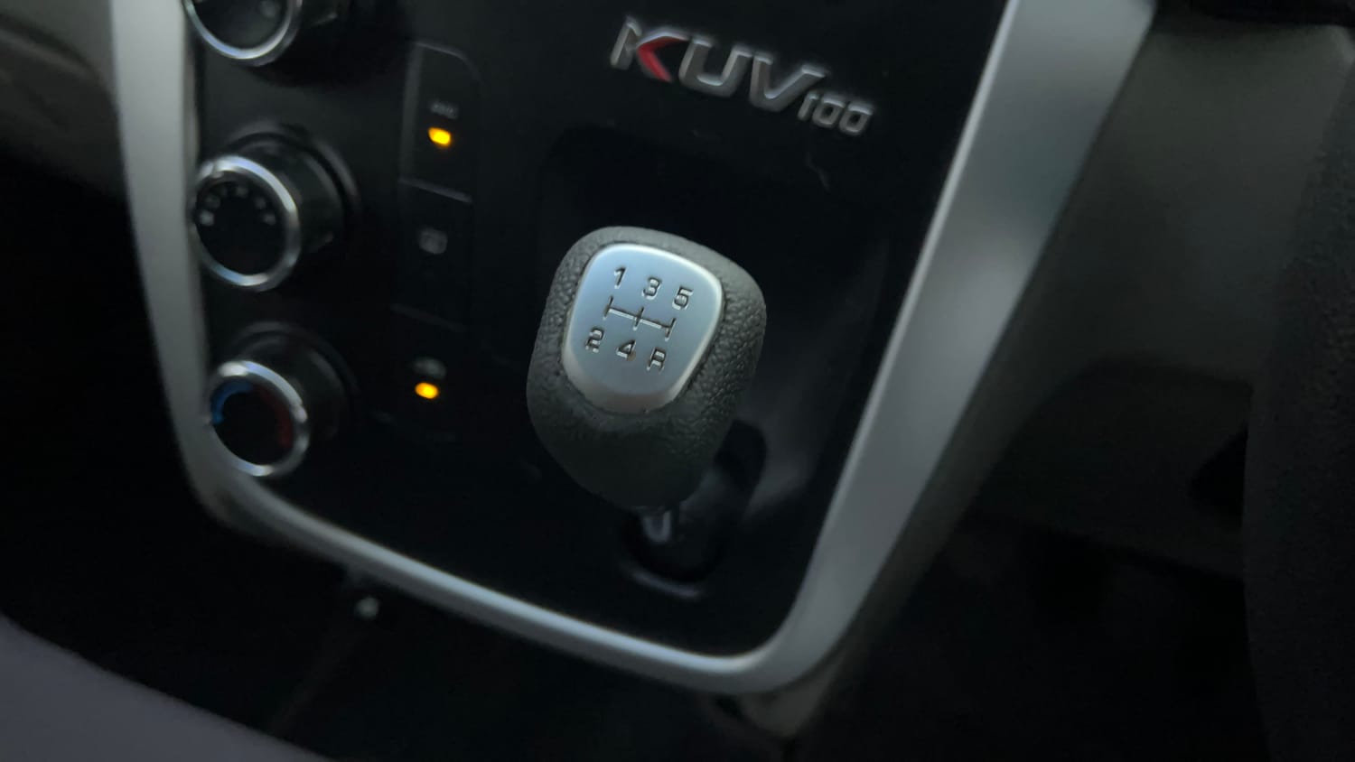 Used 2016 Mahindra KUV100 K6+ 6 STR Petrol Manual interior GEAR  KNOB VIEW