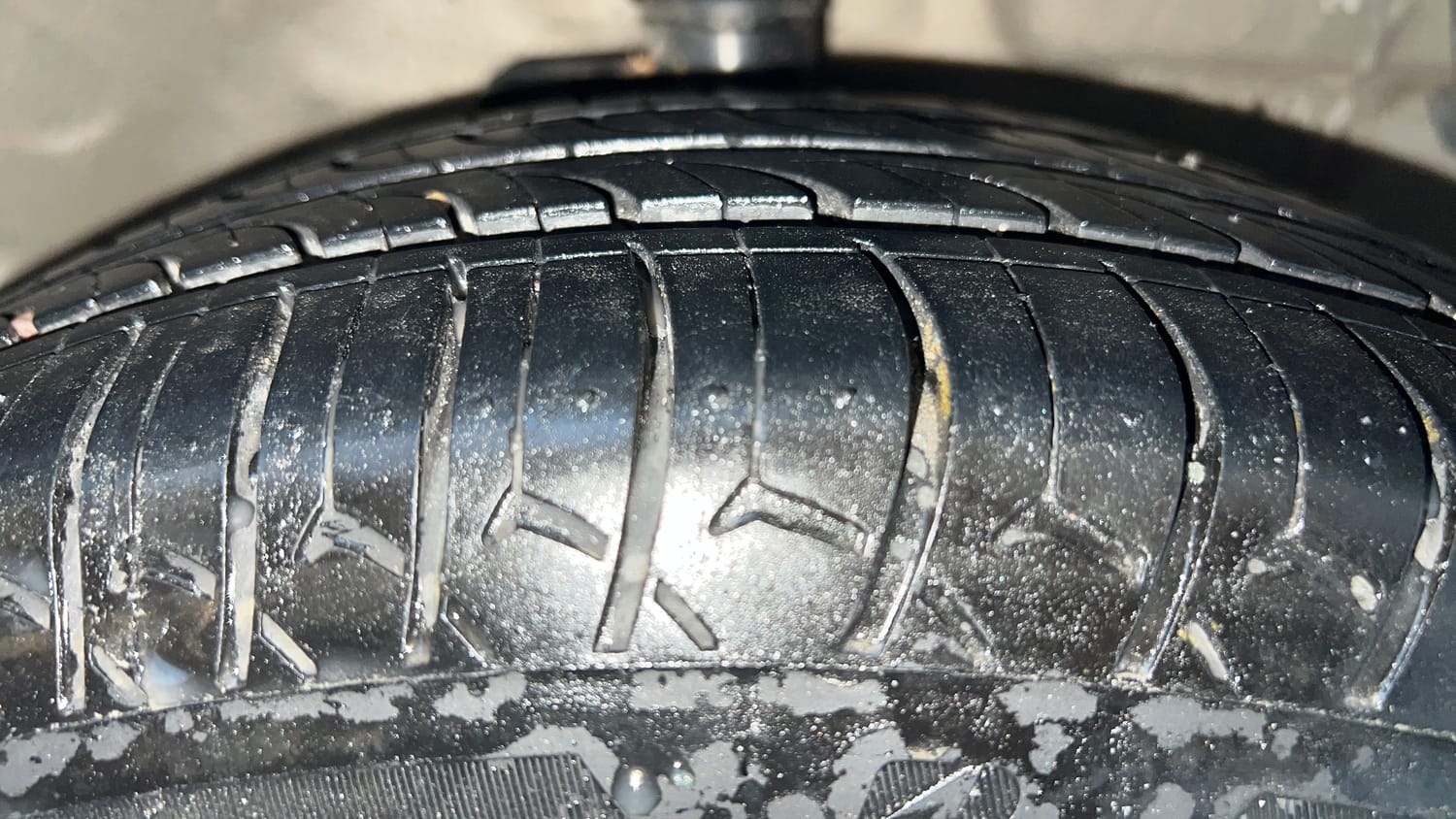 Used 2014 Maruti Suzuki Celerio VXi AMT Petrol Automatic tyres RIGHT FRONT TYRE TREAD VIEW