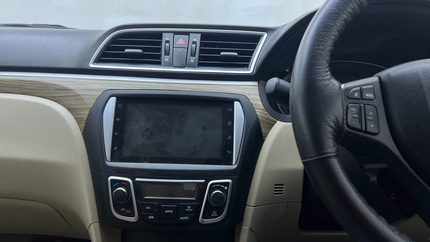 Used 2022 Maruti Suzuki Ciaz Zeta 1.5 Petrol Manual top_features Touch screen infotainment system