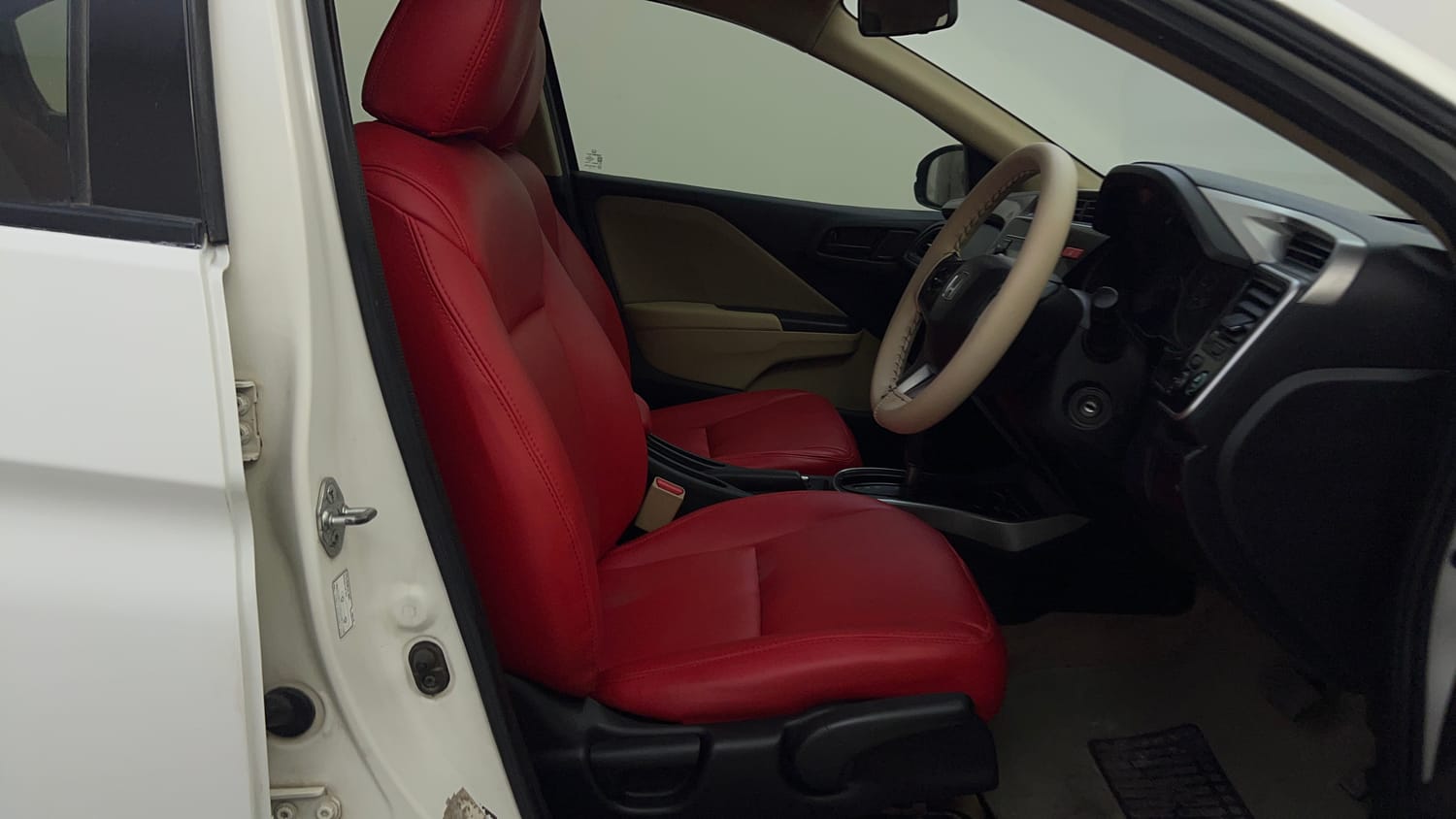 Used 2015 Honda City SV CVT Petrol Automatic interior RIGHT SIDE FRONT DOOR CABIN VIEW