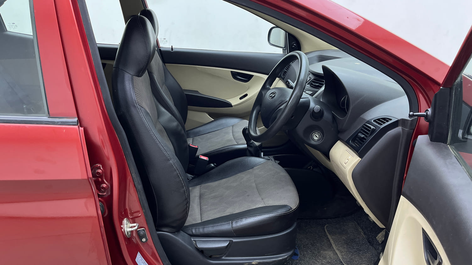 Used 2014 Hyundai Eon Magna Petrol Manual interior RIGHT SIDE FRONT DOOR CABIN VIEW