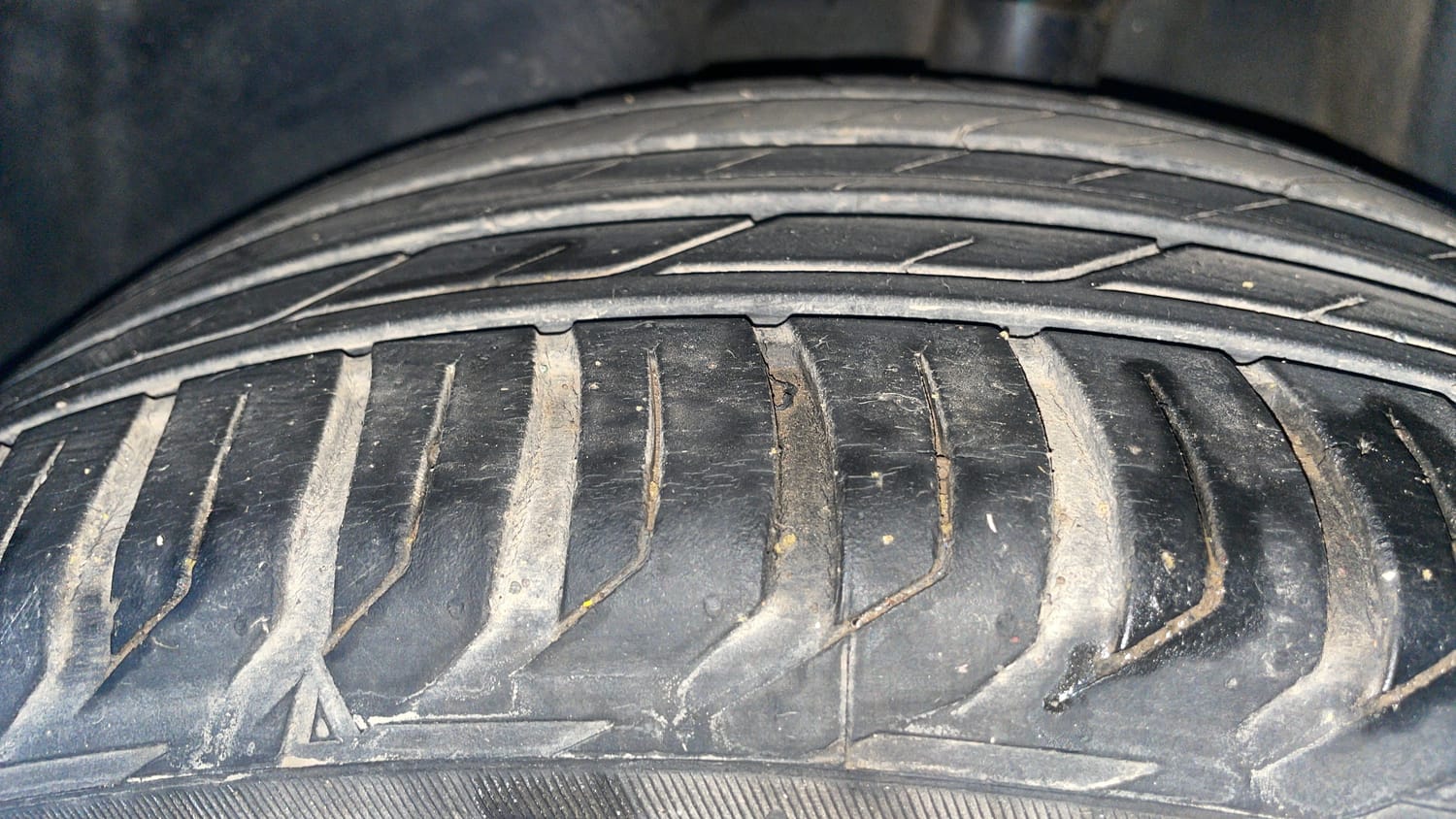 Used 2022 Jeep Compass Model S (O) Diesel 4x4 AT Diesel Automatic tyres LEFT REAR TYRE TREAD VIEW