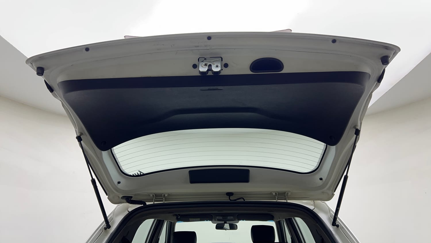Used 2017 Hyundai Creta SX Plus 1.6 AT CRDI Diesel Automatic interior DICKY DOOR OPEN VIEW