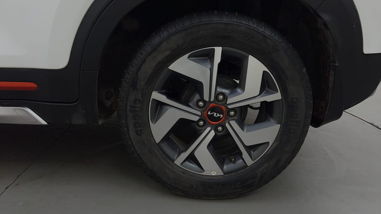 Used 2022 Kia Sonet HTX 1.5 Diesel Manual tyres LEFT REAR TYRE RIM VIEW