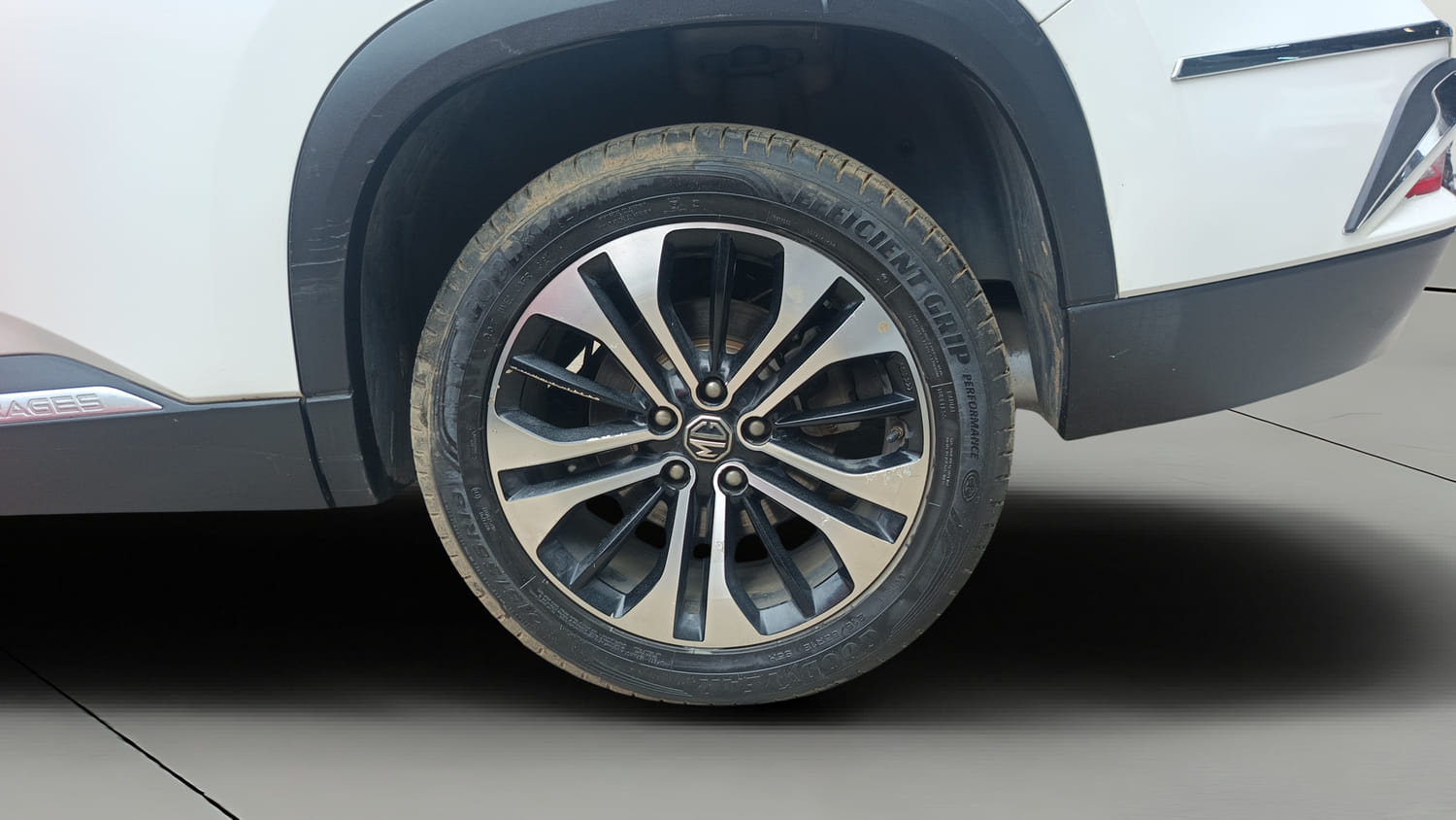 Used 2021 MG Motors Hector Plus Sharp 1.5 Petrol Turbo CVT 6-STR Petrol Automatic tyres LEFT REAR TYRE RIM VIEW