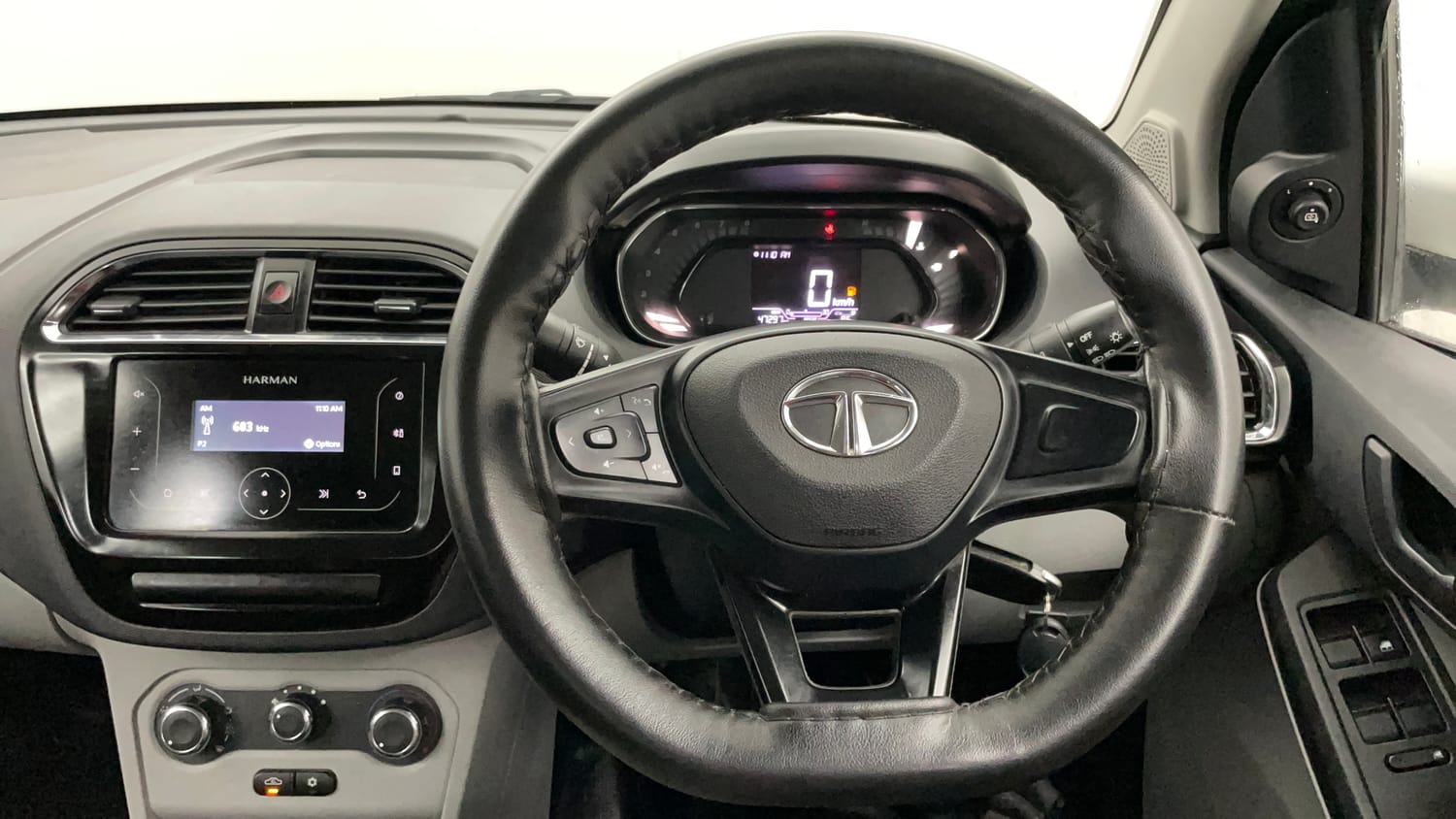 Used 2022 Tata Tiago XT Petrol Manual interior STEERING VIEW