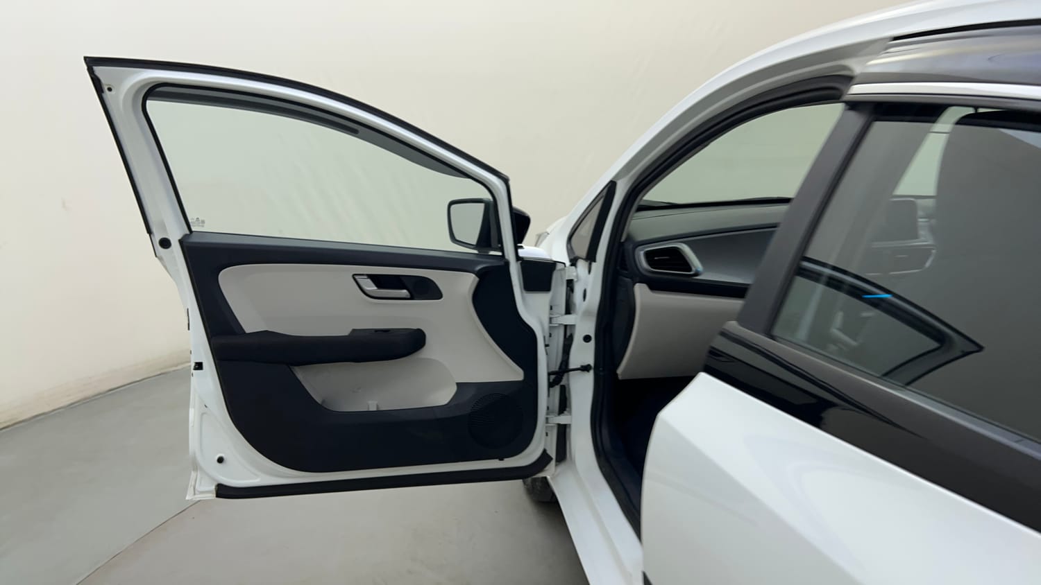Used 2024 Tata Altroz XZA Plus (S) Petrol Automatic interior LEFT FRONT DOOR OPEN VIEW