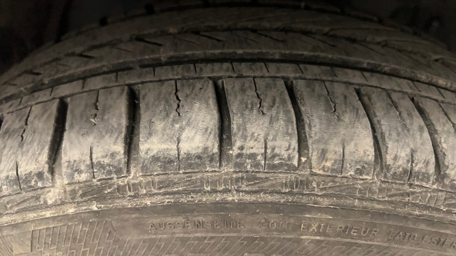 Used 2015 Tata Zest XT Petrol Petrol Manual tyres RIGHT FRONT TYRE TREAD VIEW