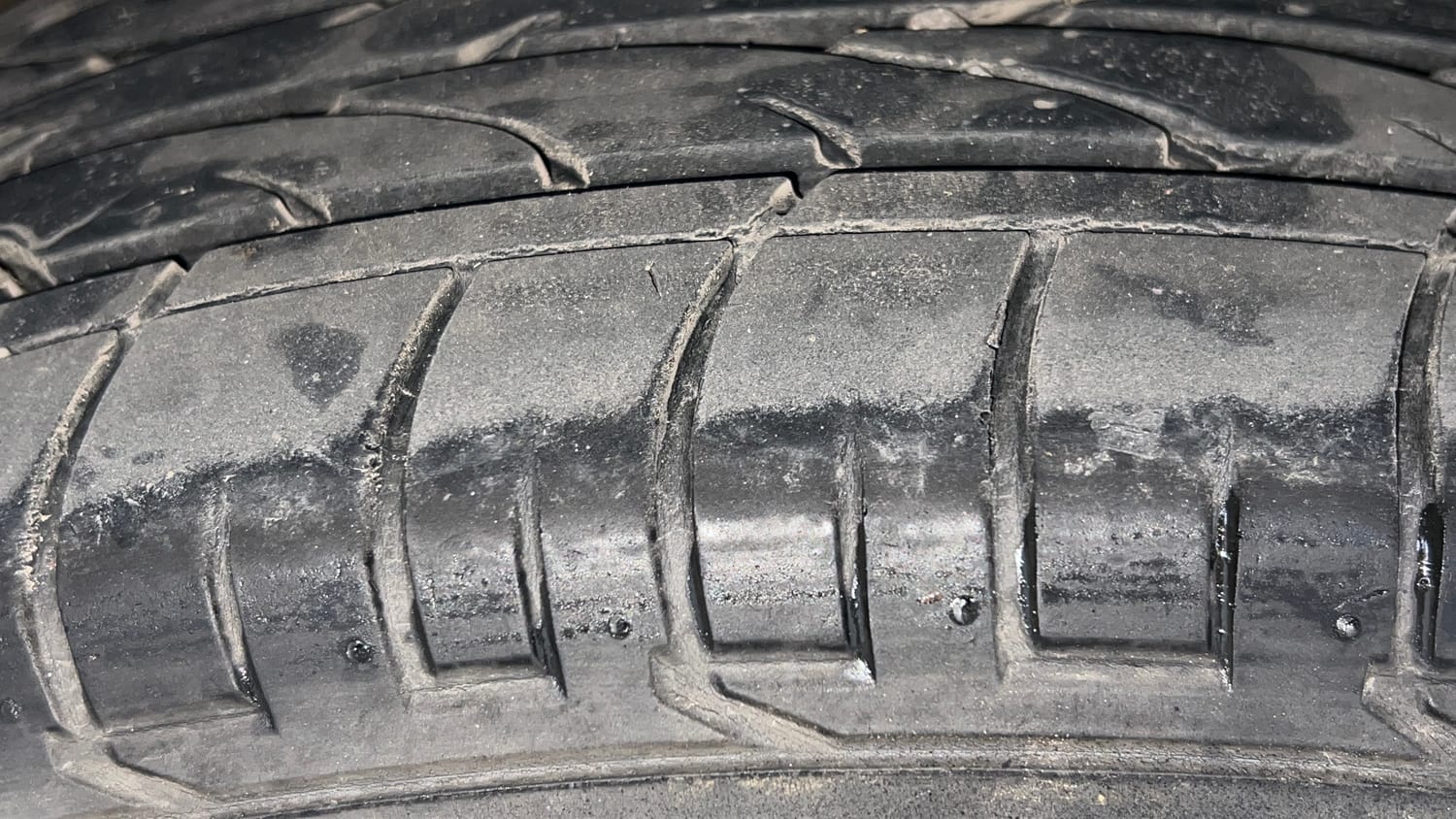 Used 2024 Mahindra XUV 300 W8 (O) 1.5 Diesel Diesel Manual tyres RIGHT REAR TYRE TREAD VIEW