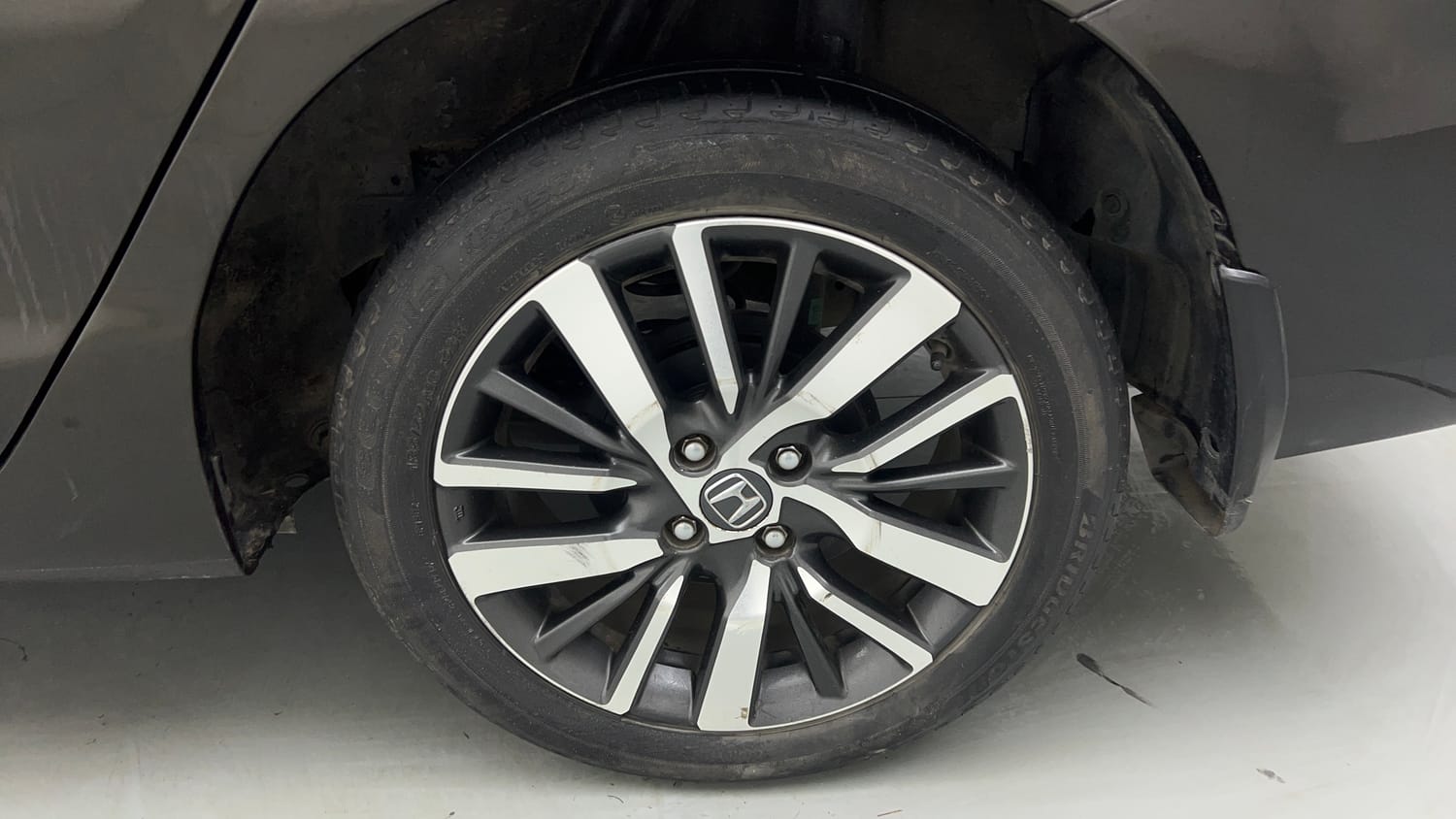Used 2021 Honda City ZX CVT Petrol Petrol Automatic tyres LEFT REAR TYRE RIM VIEW