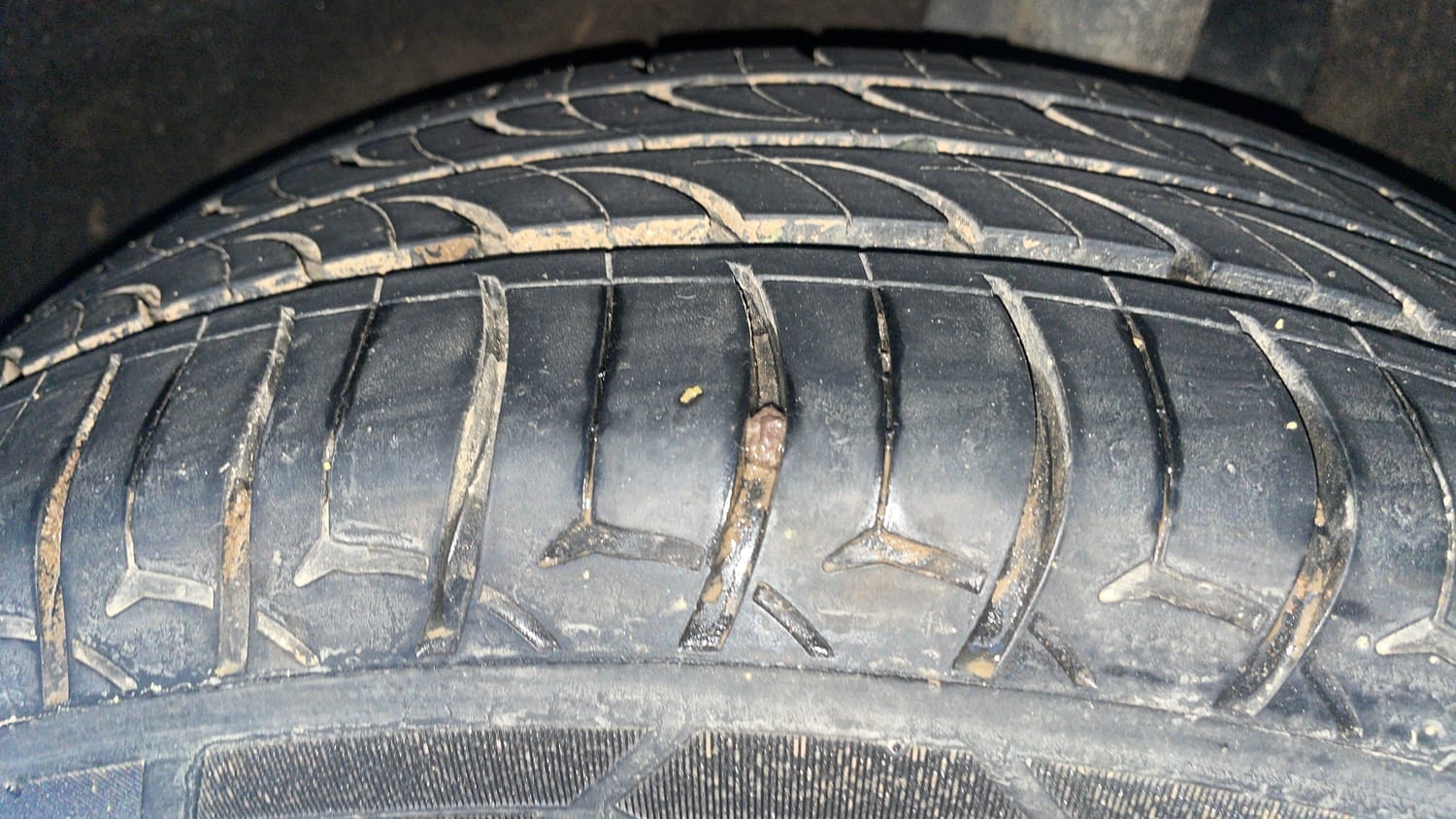 Used 2016 Maruti Suzuki Baleno Delta 1.2 Petrol Manual tyres LEFT REAR TYRE TREAD VIEW