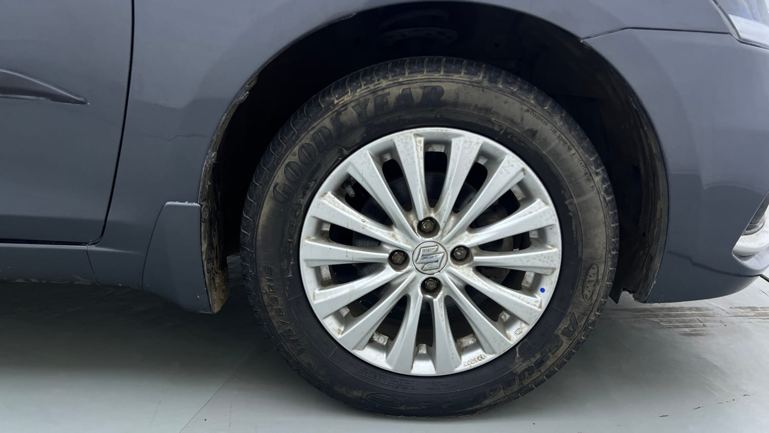 Used 2022 Maruti Suzuki Ciaz Zeta 1.5 Petrol Manual tyres RIGHT FRONT TYRE RIM VIEW