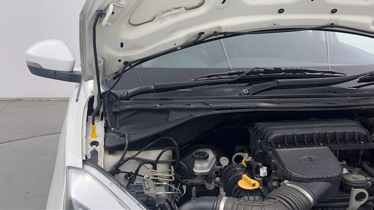 Used 2019 Tata Tiago Revotron XZ Petrol Manual engine ENGINE RIGHT SIDE HINGE & APRON VIEW