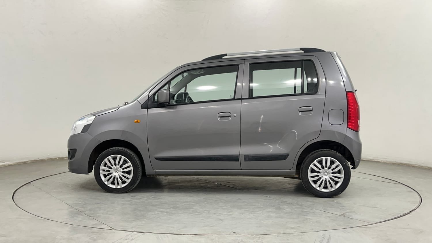Used 2015 Maruti Suzuki Wagon R VXI Petrol Manual exterior LEFT SIDE VIEW
