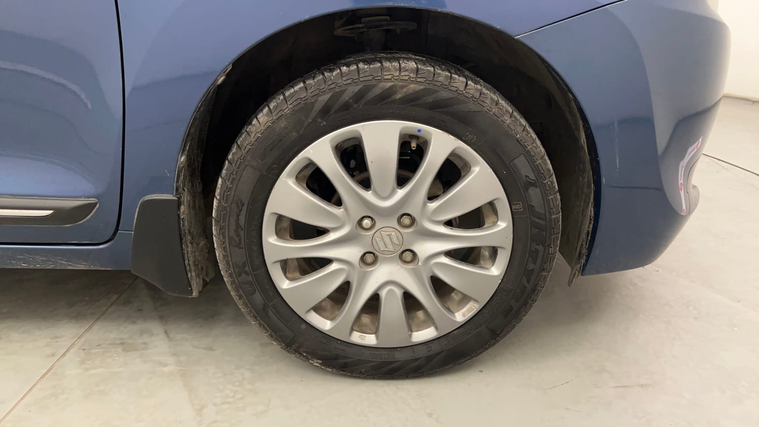 Used 2017 Maruti Suzuki Baleno Alpha 1.2 Petrol Manual tyres RIGHT FRONT TYRE RIM VIEW