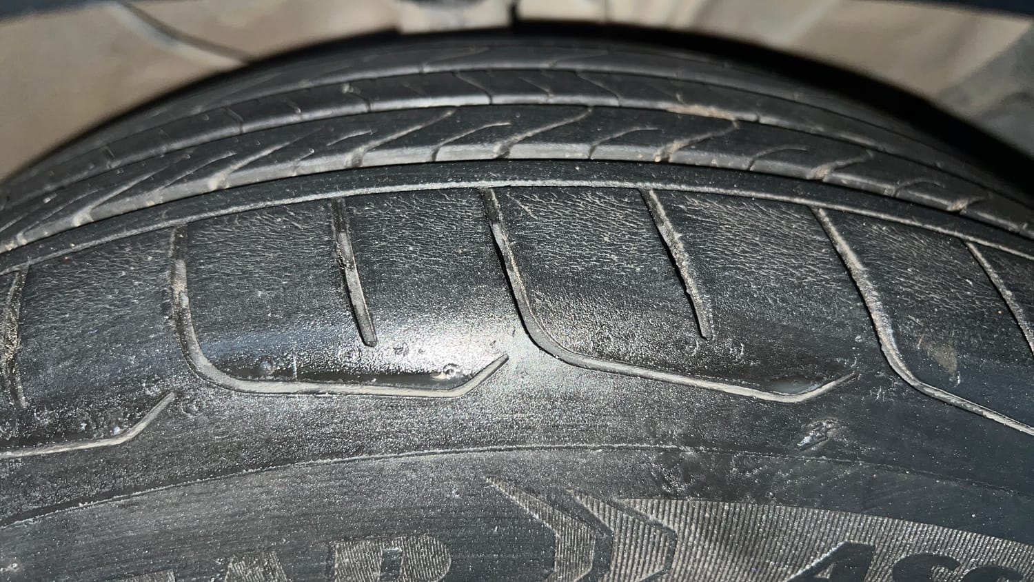 Used 2017 Hyundai Creta SX Plus 1.6 AT CRDI Diesel Automatic tyres RIGHT FRONT TYRE TREAD VIEW