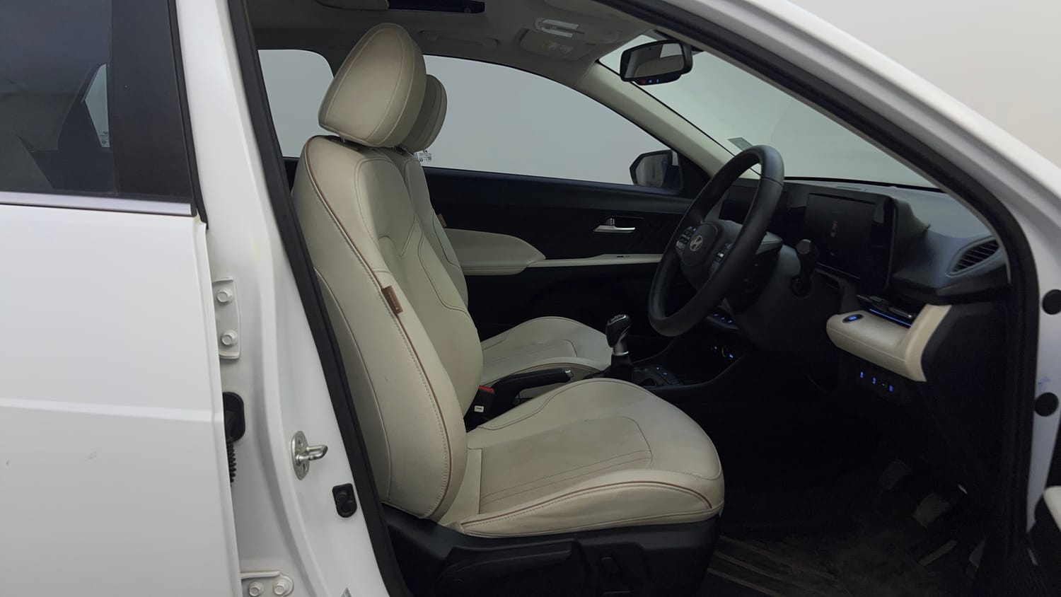 Used 2024 Hyundai Verna SX (O)1.5 Petrol MT Petrol Manual interior RIGHT SIDE FRONT DOOR CABIN VIEW