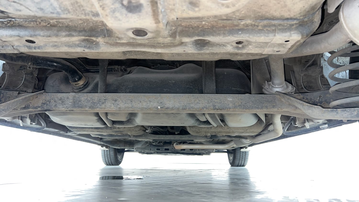 Used 2014 Honda City V Petrol Manual extra REAR UNDERBODY VIEW (TAKEN FROM REAR)