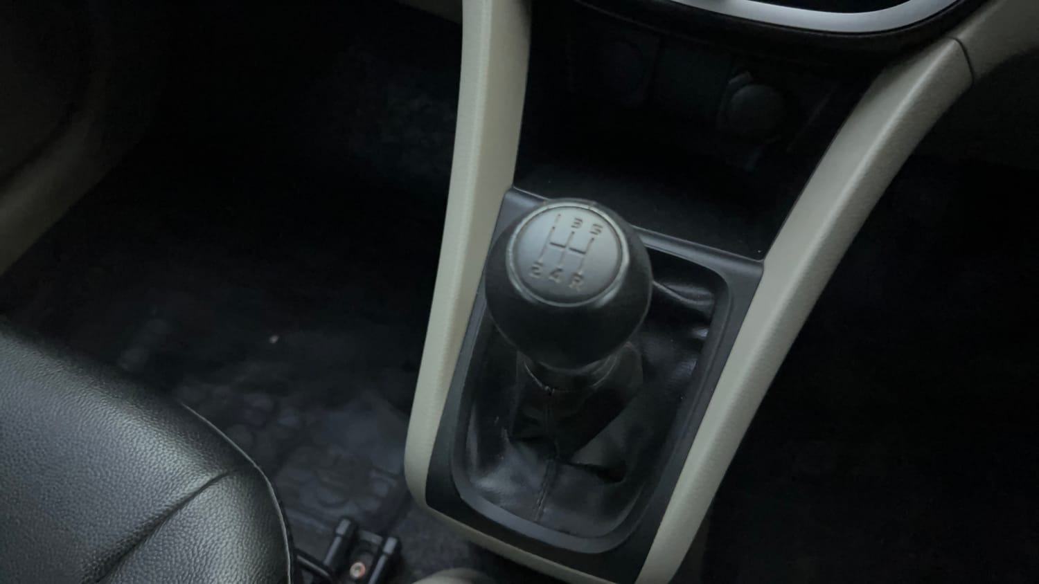 Used 2017 Maruti Suzuki Celerio VXi Petrol Manual interior GEAR  KNOB VIEW