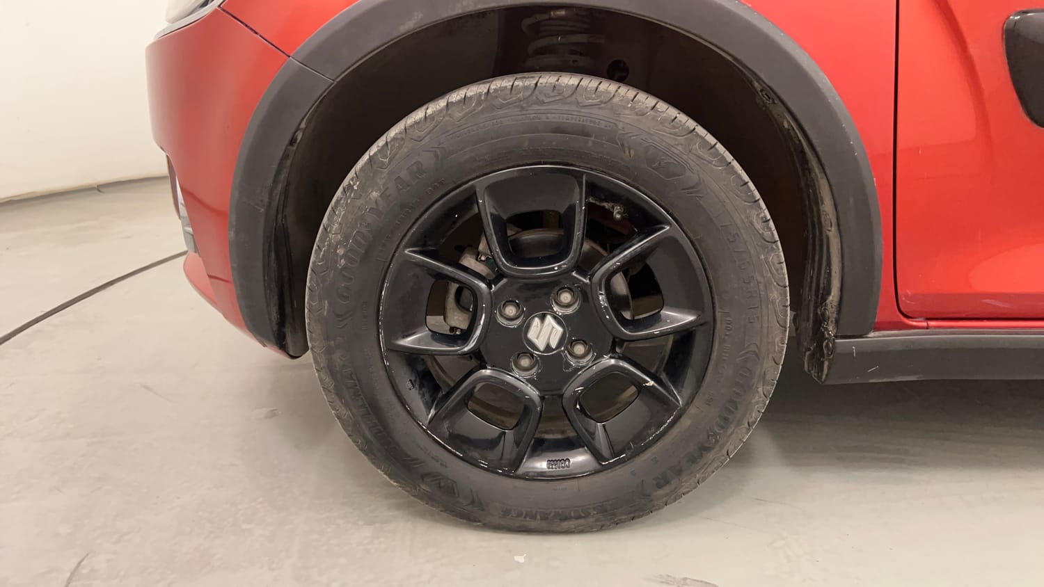 Used 2017 Maruti Suzuki Ignis Alpha MT Petrol Dual Tone Petrol Manual tyres LEFT FRONT TYRE RIM VIEW