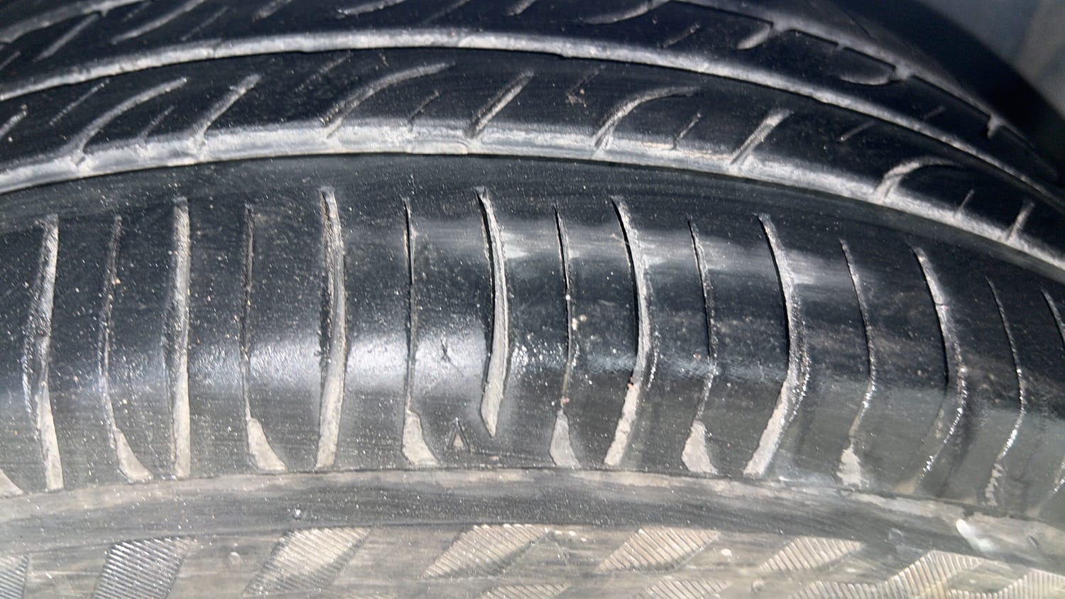 Used 2015 Honda City SV CVT Petrol Automatic tyres RIGHT FRONT TYRE TREAD VIEW