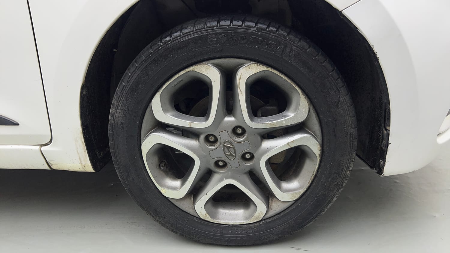 Used 2019 Hyundai Elite i20 Asta 1.2 (O) Petrol Manual tyres RIGHT FRONT TYRE RIM VIEW