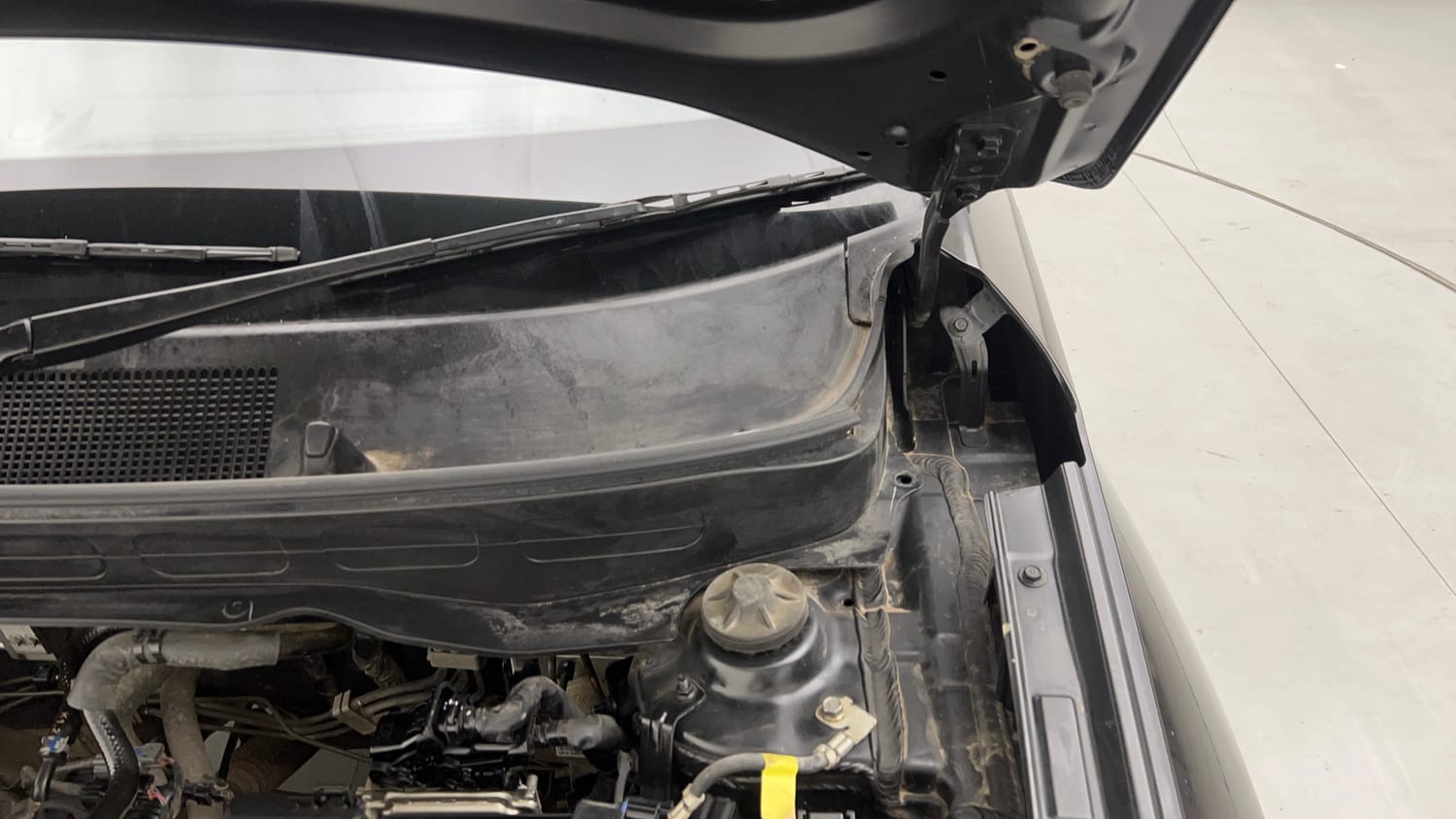 Used 2024 Hyundai Venue SX 1.2 Petrol Petrol Manual engine ENGINE LEFT SIDE HINGE & APRON VIEW