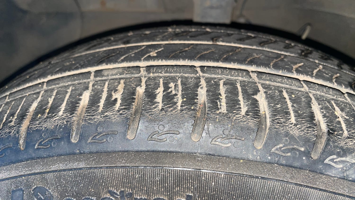 Used 2023 Hyundai Aura SX 1.2 CNG Cng Manual tyres LEFT FRONT TYRE TREAD VIEW