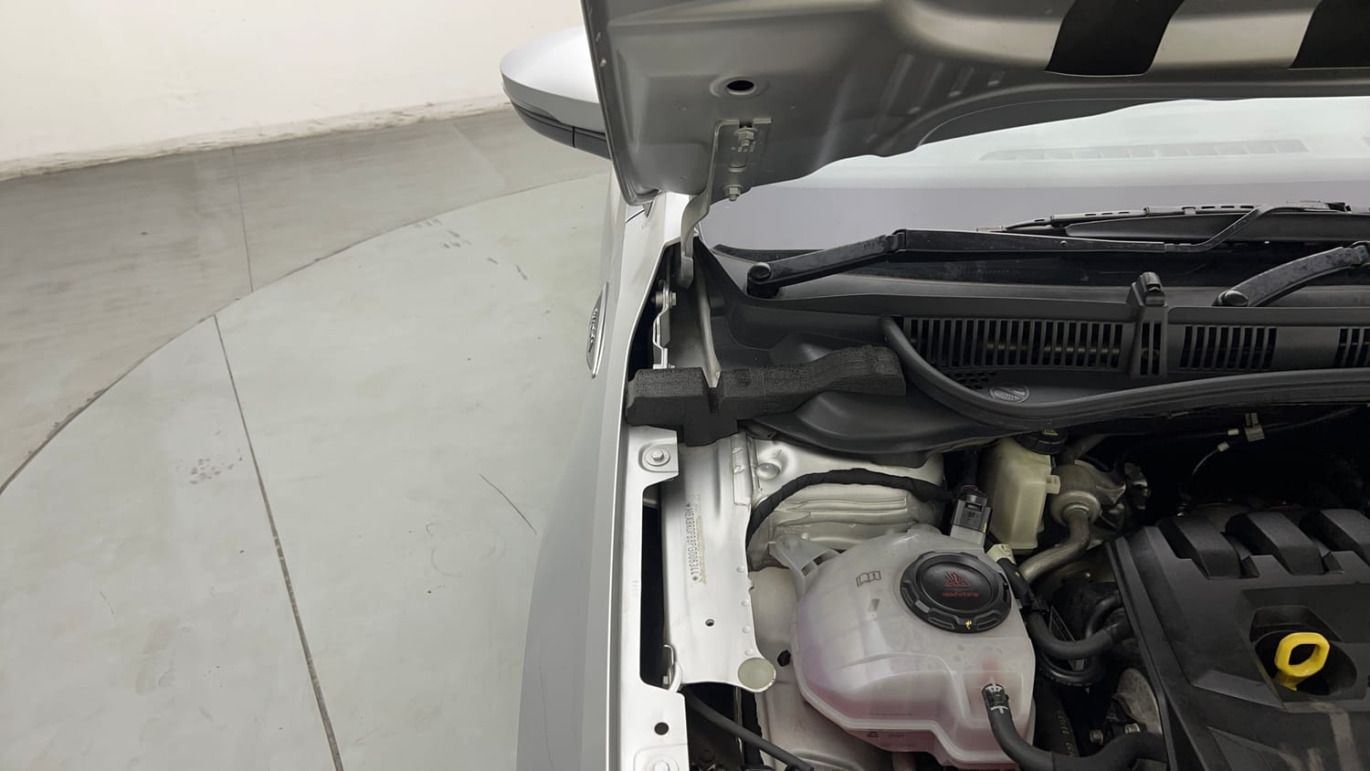 Used 2023 Skoda Slavia Style 1.5L TSI MT Petrol Manual engine ENGINE RIGHT SIDE HINGE & APRON VIEW