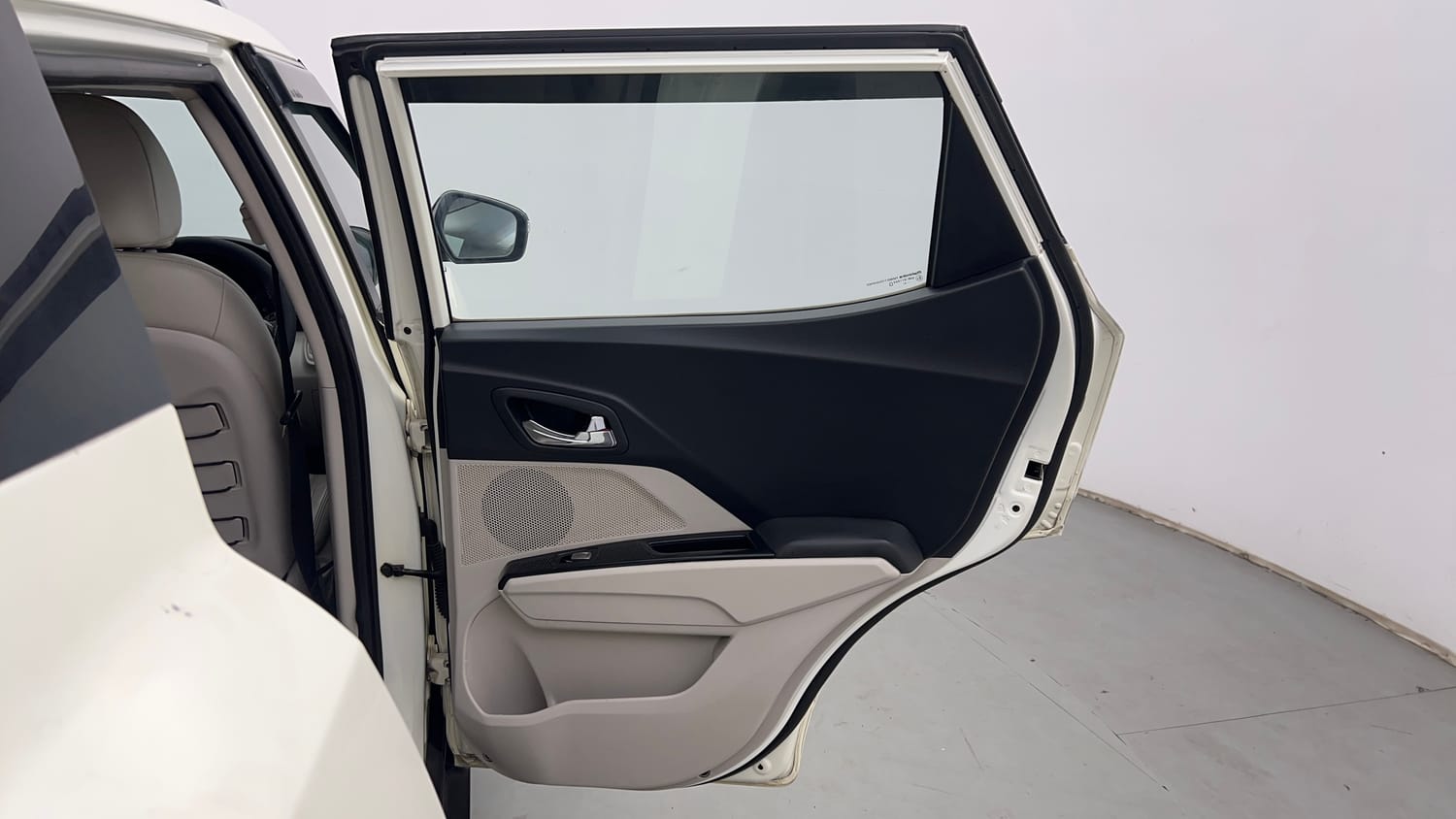 Used 2019 Mahindra XUV 300 1.5 W8 (O) Diesel Manual interior RIGHT REAR DOOR OPEN VIEW
