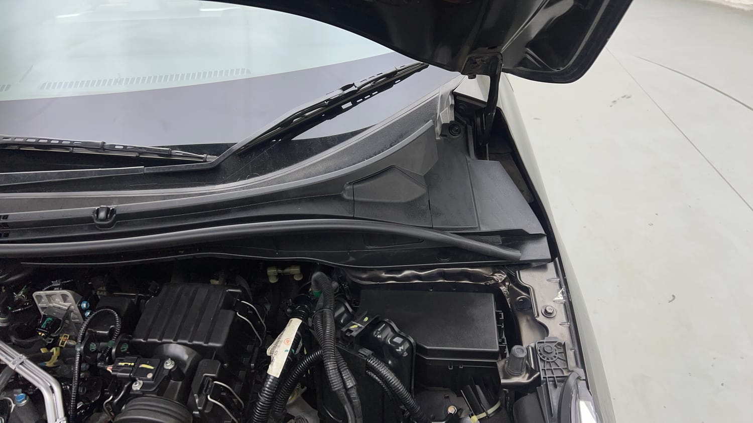 Used 2021 Honda City ZX CVT Petrol Petrol Automatic engine ENGINE LEFT SIDE HINGE & APRON VIEW