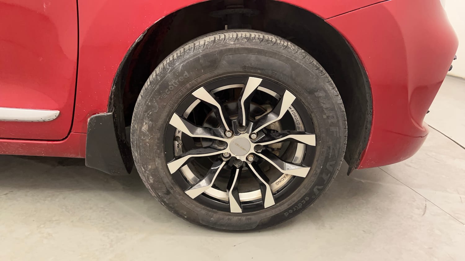 Used 2019 Maruti Suzuki Baleno Delta Petrol Manual tyres RIGHT FRONT TYRE RIM VIEW