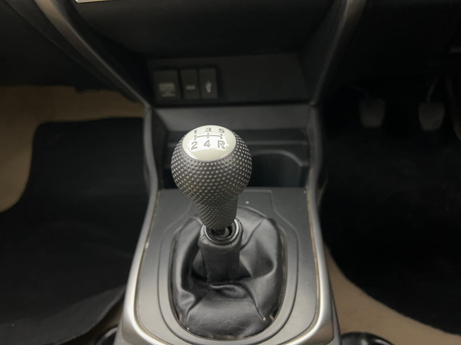 Used 2014 Honda City V Petrol Manual interior GEAR  KNOB VIEW