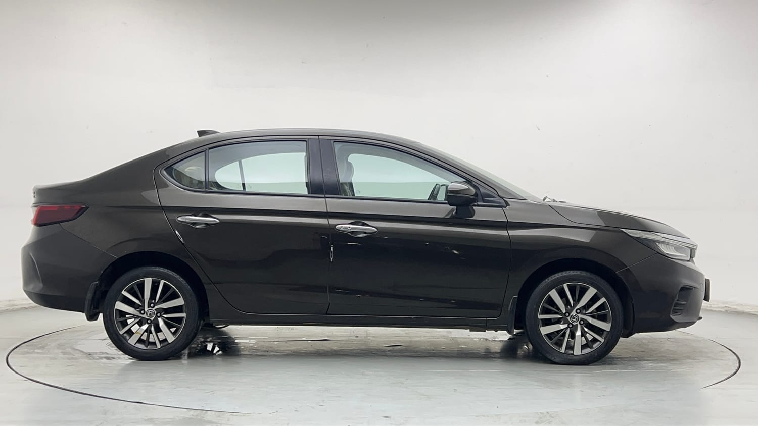 Used 2021 Honda City ZX CVT Petrol Petrol Automatic exterior RIGHT SIDE VIEW