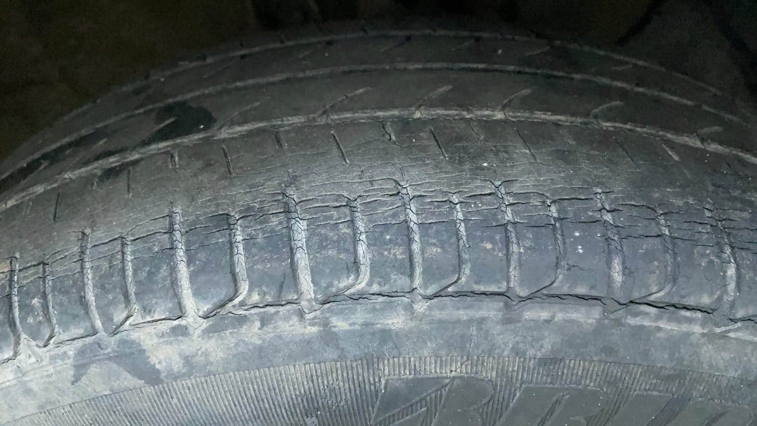 Used 2018 Hyundai Elite i20 Sportz 1.2 Petrol Manual tyres RIGHT FRONT TYRE TREAD VIEW