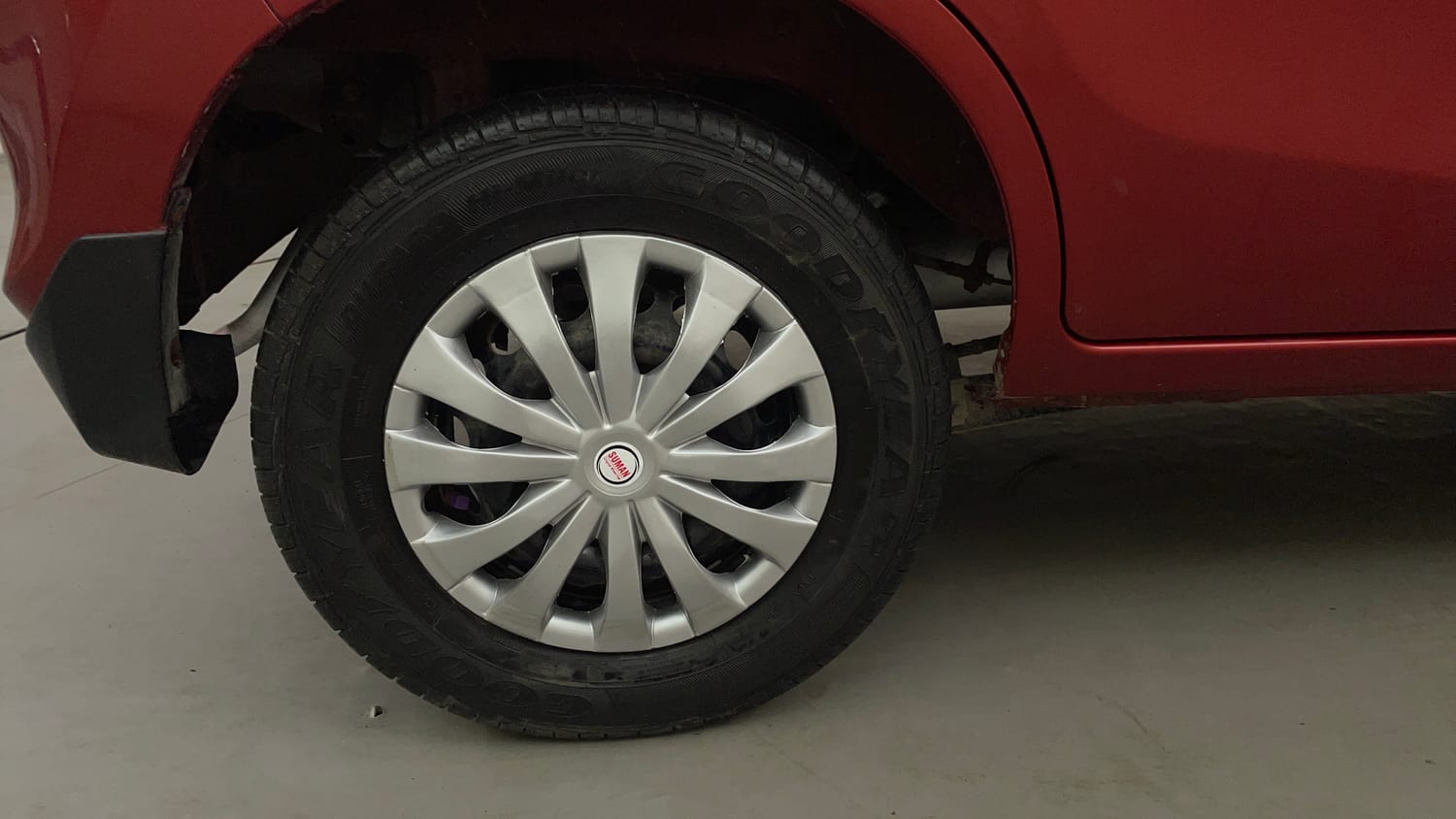 Used 2015 Maruti Suzuki Alto 800 Lxi Petrol Manual tyres RIGHT REAR TYRE RIM VIEW