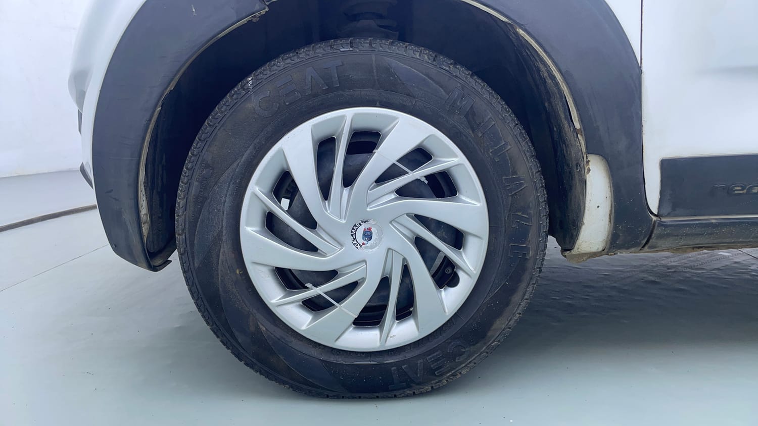 Used 2016 Datsun Redi-GO S Petrol Manual tyres LEFT FRONT TYRE RIM VIEW