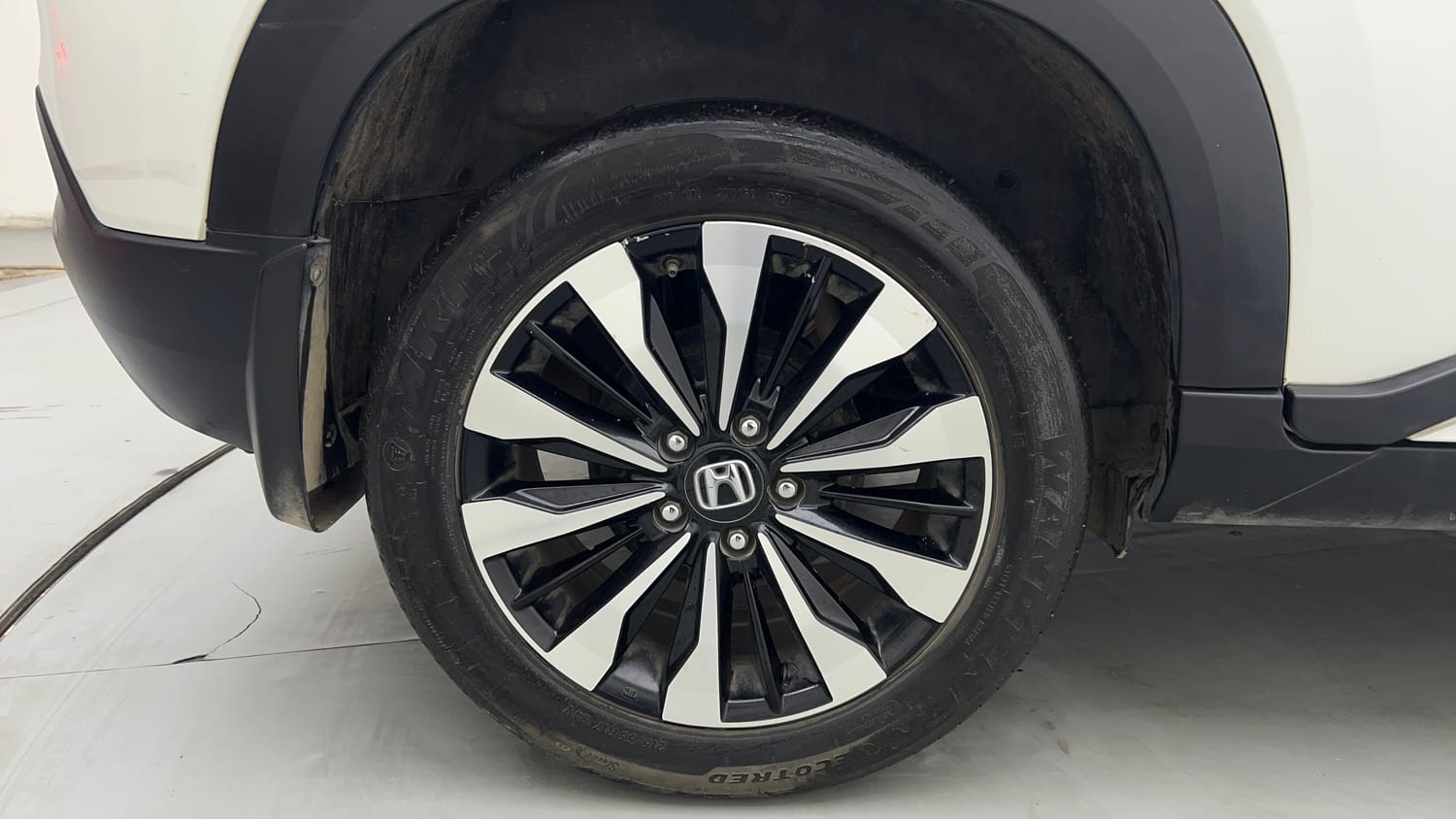 Used 2024 Honda Elevate ZX CVT Petrol Automatic tyres RIGHT REAR TYRE RIM VIEW