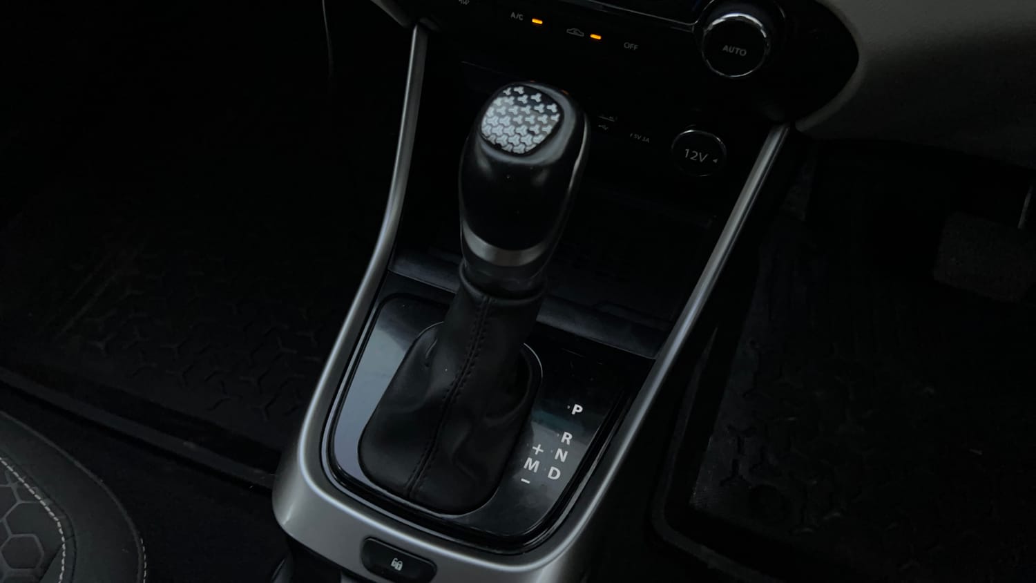 Used 2024 Tata Altroz XZA Plus (S) Petrol Automatic interior GEAR  KNOB VIEW