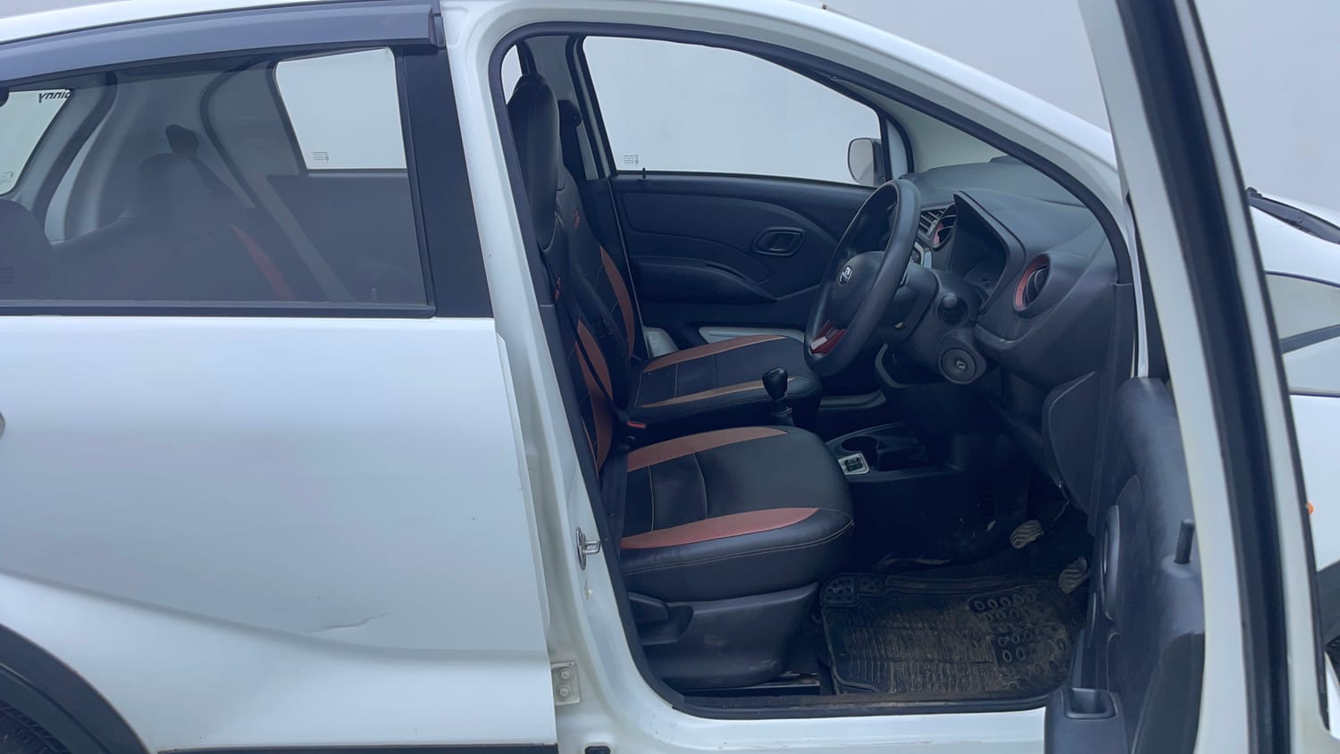 Used 2016 Datsun Redi-GO S Petrol Manual interior RIGHT SIDE FRONT DOOR CABIN VIEW